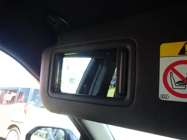 トヨタ ヤリスクロス ハイブリッド Z ウルバーノ 千葉県 2025(令7)年 0.1千km 黒／グレー HYBRID Z　URBANO　ディスプレイオーディオPLUS　BSM　パノラミックビューモニタ（標準装備）/Toyota Safety Sense/・プリクラッシュセーフティ/・レーンディパーチャーアラート/・オートハイビーム/・レーダークルーズコントロール/・ブラインドスポットモニター/純正コネクティッドナビ/地デジTV/【Bluetooth接続】/パノラミックビューモニター/運転席パワーシート/ハーフレザーシート/前席シートヒーター/革巻きステアリング/ステアリングスイッチ/ETC（2.0）/LEDヘッドライト/フォグライト/ウインカーミラー/クリアランスソナー/純正18インチアルミホイル/サイド/カーテンエアバッグ/スマートキー