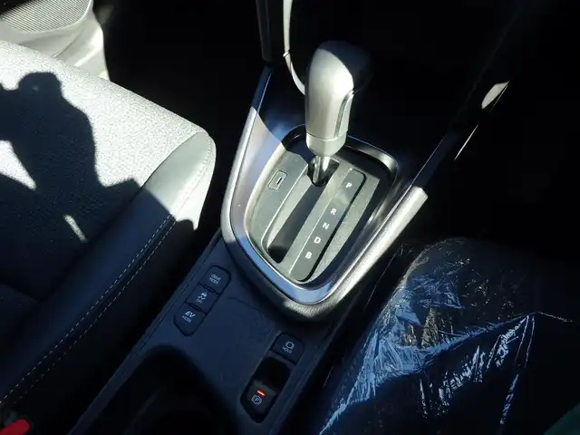 トヨタ ヤリスクロス ハイブリッド Z ウルバーノ 千葉県 2025(令7)年 0.1千km 黒／グレー HYBRID Z　URBANO　ディスプレイオーディオPLUS　BSM　パノラミックビューモニタ（標準装備）/Toyota Safety Sense/・プリクラッシュセーフティ/・レーンディパーチャーアラート/・オートハイビーム/・レーダークルーズコントロール/・ブラインドスポットモニター/純正コネクティッドナビ/地デジTV/【Bluetooth接続】/パノラミックビューモニター/運転席パワーシート/ハーフレザーシート/前席シートヒーター/革巻きステアリング/ステアリングスイッチ/ETC（2.0）/LEDヘッドライト/フォグライト/ウインカーミラー/クリアランスソナー/純正18インチアルミホイル/サイド/カーテンエアバッグ/スマートキー