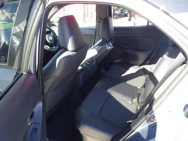 トヨタ ヤリスクロス ハイブリッド Z ウルバーノ 千葉県 2025(令7)年 0.1千km 黒／グレー HYBRID Z　URBANO　ディスプレイオーディオPLUS　BSM　パノラミックビューモニタ（標準装備）/Toyota Safety Sense/・プリクラッシュセーフティ/・レーンディパーチャーアラート/・オートハイビーム/・レーダークルーズコントロール/・ブラインドスポットモニター/純正コネクティッドナビ/地デジTV/【Bluetooth接続】/パノラミックビューモニター/運転席パワーシート/ハーフレザーシート/前席シートヒーター/革巻きステアリング/ステアリングスイッチ/ETC（2.0）/LEDヘッドライト/フォグライト/ウインカーミラー/クリアランスソナー/純正18インチアルミホイル/サイド/カーテンエアバッグ/スマートキー