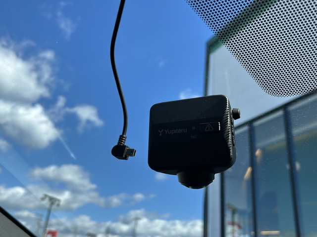 トヨタ プリウス X 岐阜県 2023(令5)年 1.2万km シルバーメタリック 登録時走行距離：11185km/ナビ/バックカメラ/テレビ・Bluetooth・CD/レーダークルーズコントロール/レーンキープアシスト/前後コーナーセンサー/ドライブレコーダー/ETC/オートライト/オートハイビーム/純正フロアマット/プッシュスタート/スマートキー/保証書/取扱説明書/スペアキー