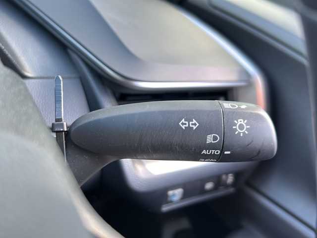 トヨタ プリウス X 岐阜県 2023(令5)年 1.2万km シルバーメタリック 登録時走行距離：11185km/ナビ/バックカメラ/テレビ・Bluetooth・CD/レーダークルーズコントロール/レーンキープアシスト/前後コーナーセンサー/ドライブレコーダー/ETC/オートライト/オートハイビーム/純正フロアマット/プッシュスタート/スマートキー/保証書/取扱説明書/スペアキー