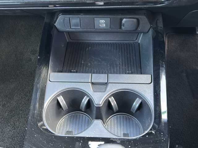 トヨタ プリウス X 岐阜県 2023(令5)年 1.2万km シルバーメタリック 登録時走行距離：11185km/ナビ/バックカメラ/テレビ・Bluetooth・CD/レーダークルーズコントロール/レーンキープアシスト/前後コーナーセンサー/ドライブレコーダー/ETC/オートライト/オートハイビーム/純正フロアマット/プッシュスタート/スマートキー/保証書/取扱説明書/スペアキー