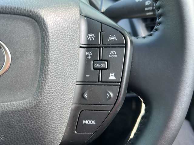 トヨタ プリウス X 岐阜県 2023(令5)年 1.2万km シルバーメタリック 登録時走行距離：11185km/ナビ/バックカメラ/テレビ・Bluetooth・CD/レーダークルーズコントロール/レーンキープアシスト/前後コーナーセンサー/ドライブレコーダー/ETC/オートライト/オートハイビーム/純正フロアマット/プッシュスタート/スマートキー/保証書/取扱説明書/スペアキー