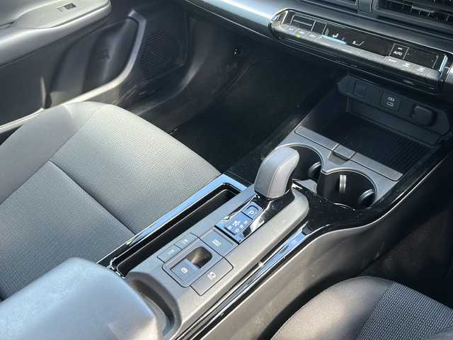 トヨタ プリウス X 岐阜県 2023(令5)年 1.2万km シルバーメタリック 登録時走行距離：11185km/ナビ/バックカメラ/テレビ・Bluetooth・CD/レーダークルーズコントロール/レーンキープアシスト/前後コーナーセンサー/ドライブレコーダー/ETC/オートライト/オートハイビーム/純正フロアマット/プッシュスタート/スマートキー/保証書/取扱説明書/スペアキー