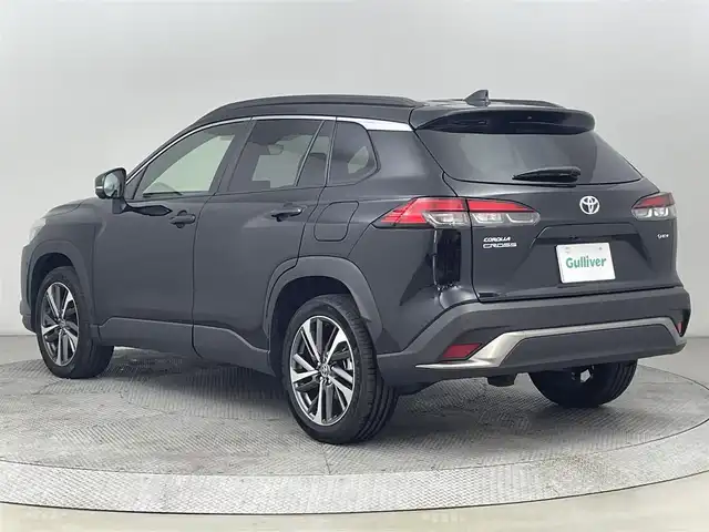 トヨタ カローラ クロス ハイブリッド Z 道央・札幌 2024(令6)年 1.2万km アティチュードブラックマイカ ・４WD/・サンルーフ/・10.5型ディスプレイオーディオ（コネクティッドナビ対応）Plus/　Miracast/BT/USB/フルセグTV/・ステアリングスイッチ/・パノラミックビューモニター/・ビルトインETC2.0/・ドライブレコーダー前後/・トヨタセーフティセンス/・プリクラッシュセーフティ/・レーンキープアシスト/・ブラインドスポットモニター/・クリアランスソナー/・アダプティブクルーズコントロール/・オートマチックハイビーム/・パーキングアシスト/・アイドリングストップ/・横滑り防止装置/・ABS/・LEDヘッドライト/・オートライト/・ハーフレザーシート/・D+N席シートヒーター/・D席パワーシート/・革巻きステアリング/・パワーバックドア/・純正１８インチAW/・純正フロアマット/・プッシュスタート/・スマートキー/・スペアキー
