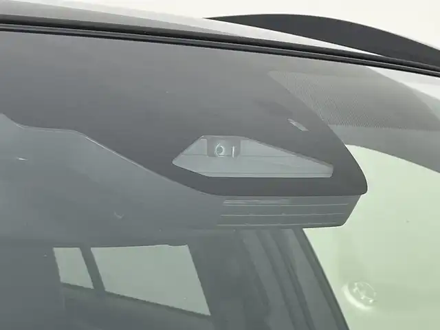 トヨタ カローラ クロス ハイブリッド Z 道央・札幌 2024(令6)年 1.2万km アティチュードブラックマイカ ・４WD/・サンルーフ/・10.5型ディスプレイオーディオ（コネクティッドナビ対応）Plus/　Miracast/BT/USB/フルセグTV/・ステアリングスイッチ/・パノラミックビューモニター/・ビルトインETC2.0/・ドライブレコーダー前後/・トヨタセーフティセンス/・プリクラッシュセーフティ/・レーンキープアシスト/・ブラインドスポットモニター/・クリアランスソナー/・アダプティブクルーズコントロール/・オートマチックハイビーム/・パーキングアシスト/・アイドリングストップ/・横滑り防止装置/・ABS/・LEDヘッドライト/・オートライト/・ハーフレザーシート/・D+N席シートヒーター/・D席パワーシート/・革巻きステアリング/・パワーバックドア/・純正１８インチAW/・純正フロアマット/・プッシュスタート/・スマートキー/・スペアキー