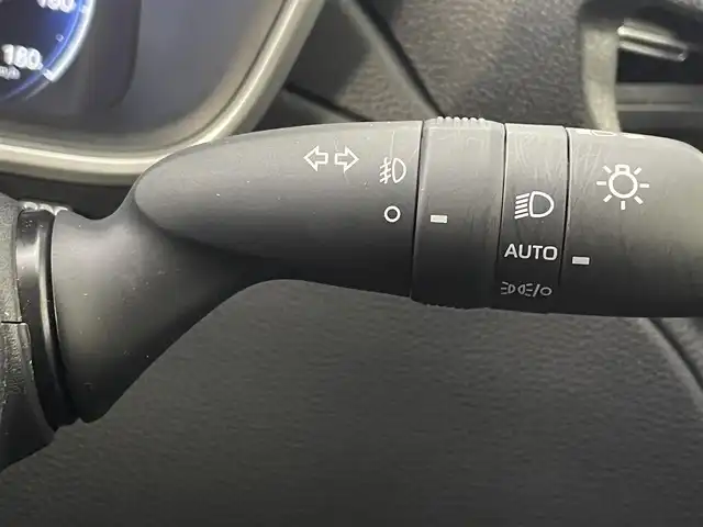 トヨタ カローラ クロス ハイブリッド Z 道央・札幌 2024(令6)年 1.2万km アティチュードブラックマイカ ・４WD/・サンルーフ/・10.5型ディスプレイオーディオ（コネクティッドナビ対応）Plus/　Miracast/BT/USB/フルセグTV/・ステアリングスイッチ/・パノラミックビューモニター/・ビルトインETC2.0/・ドライブレコーダー前後/・トヨタセーフティセンス/・プリクラッシュセーフティ/・レーンキープアシスト/・ブラインドスポットモニター/・クリアランスソナー/・アダプティブクルーズコントロール/・オートマチックハイビーム/・パーキングアシスト/・アイドリングストップ/・横滑り防止装置/・ABS/・LEDヘッドライト/・オートライト/・ハーフレザーシート/・D+N席シートヒーター/・D席パワーシート/・革巻きステアリング/・パワーバックドア/・純正１８インチAW/・純正フロアマット/・プッシュスタート/・スマートキー/・スペアキー