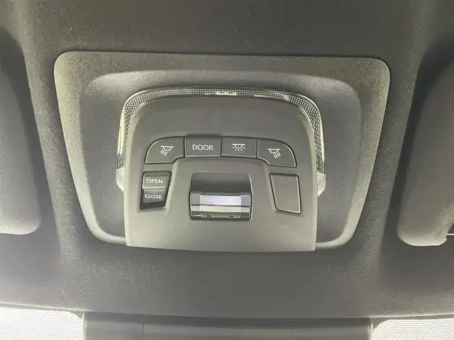 トヨタ カローラ クロス ハイブリッド Z 道央・札幌 2024(令6)年 1.2万km アティチュードブラックマイカ ・４WD/・サンルーフ/・10.5型ディスプレイオーディオ（コネクティッドナビ対応）Plus/　Miracast/BT/USB/フルセグTV/・ステアリングスイッチ/・パノラミックビューモニター/・ビルトインETC2.0/・ドライブレコーダー前後/・トヨタセーフティセンス/・プリクラッシュセーフティ/・レーンキープアシスト/・ブラインドスポットモニター/・クリアランスソナー/・アダプティブクルーズコントロール/・オートマチックハイビーム/・パーキングアシスト/・アイドリングストップ/・横滑り防止装置/・ABS/・LEDヘッドライト/・オートライト/・ハーフレザーシート/・D+N席シートヒーター/・D席パワーシート/・革巻きステアリング/・パワーバックドア/・純正１８インチAW/・純正フロアマット/・プッシュスタート/・スマートキー/・スペアキー