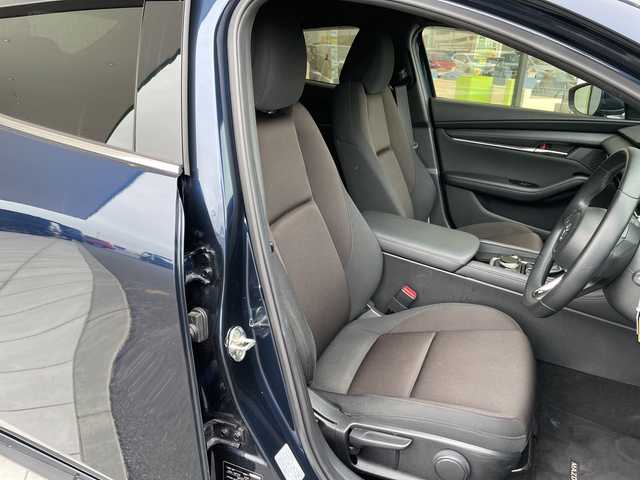 マツダ マツダ３ファストバック 15S ツーリング 愛知県 2020(令2)年 5.8万km ディープクリスタルブルーマイカ 純正9型ナビ/レーダークルーズコントロール/バックカメラ/ヘッドアップディスプレイ/コーナーセンサー/純正アルミホイール/オートマチックハイビーム/ＥＴＣ/ブラインドスポットモニター/LEDヘッドライト/ドライブレコーダー/ステアリングスイッチ/スマートキー/プッシュスタート