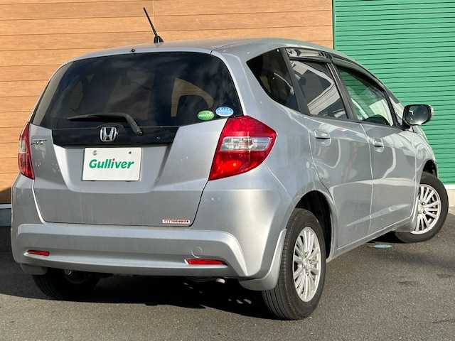 ホンダ フィット G スマートセレ ファインスタイル 静岡県 2013(平25)年 9.6万km アラバスターシルバーメタリック 社外ナビ/ドライブレコーダー/ETC/純正フロアマット/社外アルミホイール/パワーステアリング/パワーウィンドウ/ハロゲンヘッドライト/リモコンキー/ABS/横滑り防止装置