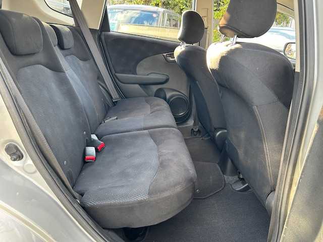 ホンダ フィット G スマートセレ ファインスタイル 静岡県 2013(平25)年 9.6万km アラバスターシルバーメタリック 社外ナビ/ドライブレコーダー/ETC/純正フロアマット/社外アルミホイール/パワーステアリング/パワーウィンドウ/ハロゲンヘッドライト/リモコンキー/ABS/横滑り防止装置