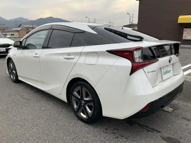 トヨタ プリウス A プレミアム　ツーリングセレ 滋賀県 2020(令2)年 7.9万km ホワイトパールクリスタルシャイン 車検9年5月まで/トヨタセーフティセンス/ブラインドスポットモニター/レーダークルーズコントロール/純正9インチナビ/Bluetooth、HDMI、フルセグテレビ/バックカメラ/ビルトインETC2.0/社外デジタルインナーミラー&前後ドライブレコーダー/前席シートヒーター&シートベンチレーション/ヘッドアップディスプレイ/LEDヘッドライト、LEDフォグランプ/純正17インチアルミホイール/アクセサリーコンセント/スペアキー有り/取扱説明書、保証書