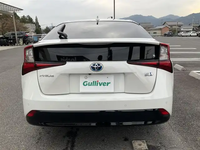 トヨタ プリウス A プレミアム　ツーリングセレ 滋賀県 2020(令2)年 7.9万km ホワイトパールクリスタルシャイン 車検9年5月まで/トヨタセーフティセンス/ブラインドスポットモニター/レーダークルーズコントロール/純正9インチナビ/Bluetooth、HDMI、フルセグテレビ/バックカメラ/ビルトインETC2.0/社外デジタルインナーミラー&前後ドライブレコーダー/前席シートヒーター&シートベンチレーション/ヘッドアップディスプレイ/LEDヘッドライト、LEDフォグランプ/純正17インチアルミホイール/アクセサリーコンセント/スペアキー有り/取扱説明書、保証書