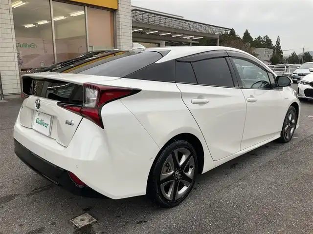トヨタ プリウス A プレミアム　ツーリングセレ 滋賀県 2020(令2)年 7.9万km ホワイトパールクリスタルシャイン 車検9年5月まで/トヨタセーフティセンス/ブラインドスポットモニター/レーダークルーズコントロール/純正9インチナビ/Bluetooth、HDMI、フルセグテレビ/バックカメラ/ビルトインETC2.0/社外デジタルインナーミラー&前後ドライブレコーダー/前席シートヒーター&シートベンチレーション/ヘッドアップディスプレイ/LEDヘッドライト、LEDフォグランプ/純正17インチアルミホイール/アクセサリーコンセント/スペアキー有り/取扱説明書、保証書