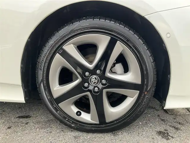 トヨタ プリウス A プレミアム　ツーリングセレ 滋賀県 2020(令2)年 7.9万km ホワイトパールクリスタルシャイン 車検9年5月まで/トヨタセーフティセンス/ブラインドスポットモニター/レーダークルーズコントロール/純正9インチナビ/Bluetooth、HDMI、フルセグテレビ/バックカメラ/ビルトインETC2.0/社外デジタルインナーミラー&前後ドライブレコーダー/前席シートヒーター&シートベンチレーション/ヘッドアップディスプレイ/LEDヘッドライト、LEDフォグランプ/純正17インチアルミホイール/アクセサリーコンセント/スペアキー有り/取扱説明書、保証書