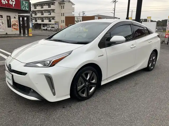 トヨタ プリウス A プレミアム　ツーリングセレ 滋賀県 2020(令2)年 7.9万km ホワイトパールクリスタルシャイン 車検9年5月まで/トヨタセーフティセンス/ブラインドスポットモニター/レーダークルーズコントロール/純正9インチナビ/Bluetooth、HDMI、フルセグテレビ/バックカメラ/ビルトインETC2.0/社外デジタルインナーミラー&前後ドライブレコーダー/前席シートヒーター&シートベンチレーション/ヘッドアップディスプレイ/LEDヘッドライト、LEDフォグランプ/純正17インチアルミホイール/アクセサリーコンセント/スペアキー有り/取扱説明書、保証書