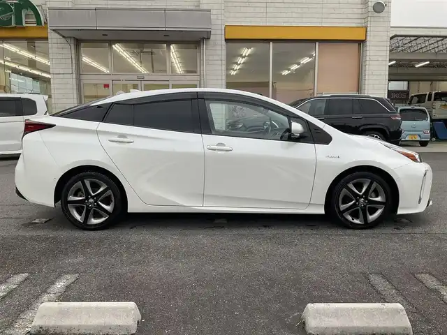 トヨタ プリウス A プレミアム　ツーリングセレ 滋賀県 2020(令2)年 7.9万km ホワイトパールクリスタルシャイン 車検9年5月まで/トヨタセーフティセンス/ブラインドスポットモニター/レーダークルーズコントロール/純正9インチナビ/Bluetooth、HDMI、フルセグテレビ/バックカメラ/ビルトインETC2.0/社外デジタルインナーミラー&前後ドライブレコーダー/前席シートヒーター&シートベンチレーション/ヘッドアップディスプレイ/LEDヘッドライト、LEDフォグランプ/純正17インチアルミホイール/アクセサリーコンセント/スペアキー有り/取扱説明書、保証書