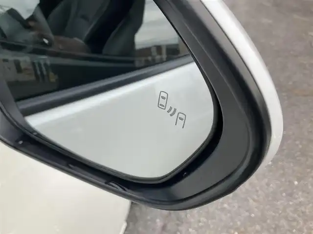 トヨタ プリウス A プレミアム　ツーリングセレ 滋賀県 2020(令2)年 7.9万km ホワイトパールクリスタルシャイン 車検9年5月まで/トヨタセーフティセンス/ブラインドスポットモニター/レーダークルーズコントロール/純正9インチナビ/Bluetooth、HDMI、フルセグテレビ/バックカメラ/ビルトインETC2.0/社外デジタルインナーミラー&前後ドライブレコーダー/前席シートヒーター&シートベンチレーション/ヘッドアップディスプレイ/LEDヘッドライト、LEDフォグランプ/純正17インチアルミホイール/アクセサリーコンセント/スペアキー有り/取扱説明書、保証書