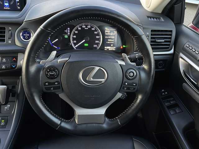 レクサス ＣＴ 200h バージョンC 徳島県 2018(平30)年 8.5万km レッドマイカクリスタルシャイン 純正SDナビ　B9113/（ラジオ/フルセグ/DISC/SD/BT/USB/AUX）/バックカメラ/ETC2.0/パドルシフト/追従式クルーズコントロール/ステアリングヒーター/前席パワーシート/メモリシート/ハーフレザーシート/前席シートヒーター/後方コーナーセンサー/社外VELVA16AW