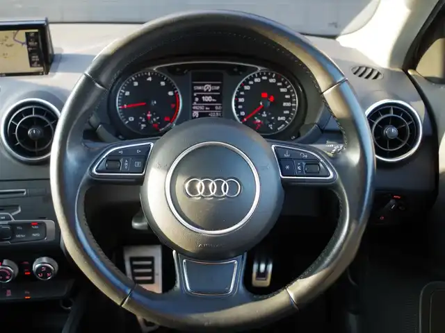 アウディ Ａ１ SB 1．0TFSI 埼玉県 2015(平27)年 5万km ユートピアブルーM パークディスタンスコントロール /リアスポイラー /フルセグTV /純正ナビ /ETC/ドライブレコーダー /Bluetooth /CD/DVD再生可 /純正15インチAW /純正フロアマット /MTモード付き /横滑り防止装置