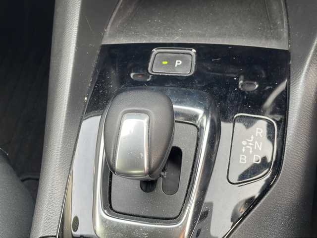 マツダ アクセラ ハイブリッド S 福岡県 2014(平26)年 7.8万km スノーフレイクホワイトパールマイカ (株)IDOMが運営する【じしゃロン八幡西店】の自社ローン専用車両になります。こちらは現金またはオートローンご利用時の価格です。自社ローンご希望の方は別途その旨お申付け下さい/純正ナビ　/バックカメラ　/衝突被害軽減システム　/ＥＴＣ　/オートライト　/レーンキープアシスト　/純正１６ＡＷ　/純正フロアマット　/アイドリングストップ　/スマートキー　/保証書　/取扱説明書