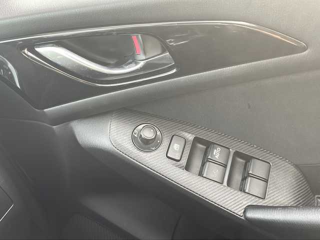 マツダ アクセラ ハイブリッド S 福岡県 2014(平26)年 7.8万km スノーフレイクホワイトパールマイカ (株)IDOMが運営する【じしゃロン八幡西店】の自社ローン専用車両になります。こちらは現金またはオートローンご利用時の価格です。自社ローンご希望の方は別途その旨お申付け下さい/純正ナビ　/バックカメラ　/衝突被害軽減システム　/ＥＴＣ　/オートライト　/レーンキープアシスト　/純正１６ＡＷ　/純正フロアマット　/アイドリングストップ　/スマートキー　/保証書　/取扱説明書