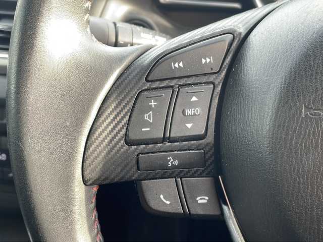 マツダ アクセラ ハイブリッド S 福岡県 2014(平26)年 7.8万km スノーフレイクホワイトパールマイカ (株)IDOMが運営する【じしゃロン八幡西店】の自社ローン専用車両になります。こちらは現金またはオートローンご利用時の価格です。自社ローンご希望の方は別途その旨お申付け下さい/純正ナビ　/バックカメラ　/衝突被害軽減システム　/ＥＴＣ　/オートライト　/レーンキープアシスト　/純正１６ＡＷ　/純正フロアマット　/アイドリングストップ　/スマートキー　/保証書　/取扱説明書