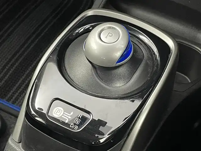日産 ノート e－パワー X Vセレクション 埼玉県 2019(令1)年 2.1万km スーパーブラック 純正ナビ/（AM/FM/CD/DVD/BT)/フルセグTV/アラウンドビューモニター/バックカメラ/エマージェンシーブレーキ/レーンキープアシスト/横滑り防止装置/ETC/デジタルインナーミラー/LEDヘッドライト/スマートキー /プッシュスタート/純正ドライブレコーダー/純正１５インチアルミホイール/純正フロアマット/取り扱い説明書