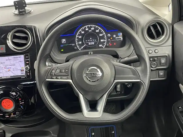 日産 ノート e－パワー X Vセレクション 埼玉県 2019(令1)年 2.1万km スーパーブラック 純正ナビ/（AM/FM/CD/DVD/BT)/フルセグTV/アラウンドビューモニター/バックカメラ/エマージェンシーブレーキ/レーンキープアシスト/横滑り防止装置/ETC/デジタルインナーミラー/LEDヘッドライト/スマートキー /プッシュスタート/純正ドライブレコーダー/純正１５インチアルミホイール/純正フロアマット/取り扱い説明書