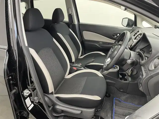 日産 ノート e－パワー X Vセレクション 埼玉県 2019(令1)年 2.1万km スーパーブラック 純正ナビ/（AM/FM/CD/DVD/BT)/フルセグTV/アラウンドビューモニター/バックカメラ/エマージェンシーブレーキ/レーンキープアシスト/横滑り防止装置/ETC/デジタルインナーミラー/LEDヘッドライト/スマートキー /プッシュスタート/純正ドライブレコーダー/純正１５インチアルミホイール/純正フロアマット/取り扱い説明書