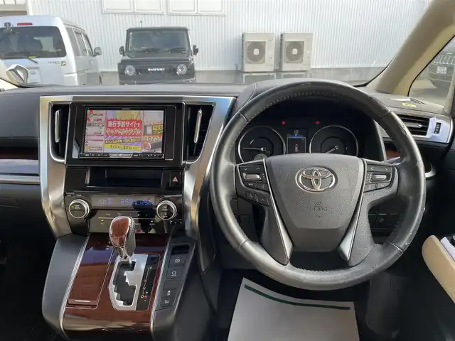 トヨタ アルファード X 石川県 2016(平28)年 8.1万km パール アルパインナビ/CD/DVD/フルセグTV/バックカメラ/LEDヘッドライト/ETC/アルパインフリップダウンモニター/両側パワースライドドア/純正アルミホイール/スマートキー/プッシュスタート/電動ミラー/ステアリングリモコン