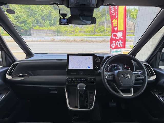 トヨタ ヴォクシー S－Z 大阪府 2023(令5)年 2.3万km グリッターブラックガラスフレーク /禁煙ワンオーナー//メーカーOP10.5型DAナビ付き//CD/Bluetooth/フルTV/DVD/HDMI//13.2型フリップダウンモニター【V14T-R72R】//快適利便パッケージ High//両側パワースライドドア//1列・２列目シートヒーター//2列目オットマン//ステアリングヒーター//パワーバックドア//ビルトインETC2.0//ハーフレザーシート//純正17AW//オートハイビーム//バックカメラ//コーナーセンサー//前後ドラレコ【TZ-DR210】//レーダークルーズコントロール//レーンキープアシスト