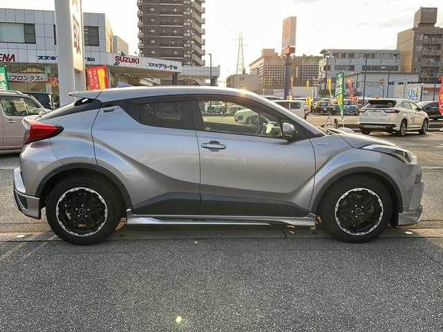 トヨタ Ｃ－ＨＲ S 富山県 2017(平29)年 8.1万km メタルストリームM スマートキー（２本）/純正メモリナビ（NSZT-Y66T）/フルセグTV/Bluetooth/ビルトインETC2.0/バックカメラ/純正フロアマット/純正ドアバイザー/横滑り防止装置/ACC/電動Pブレーキ/電動格納ウィンカーミラー/前ドライブレコーダー（DRT-H66A）/オートライト/オートハイビーム/モデリスタエアロ/保証書/取扱説明書/ナビ取扱説明書/ドラレコ取扱説明書