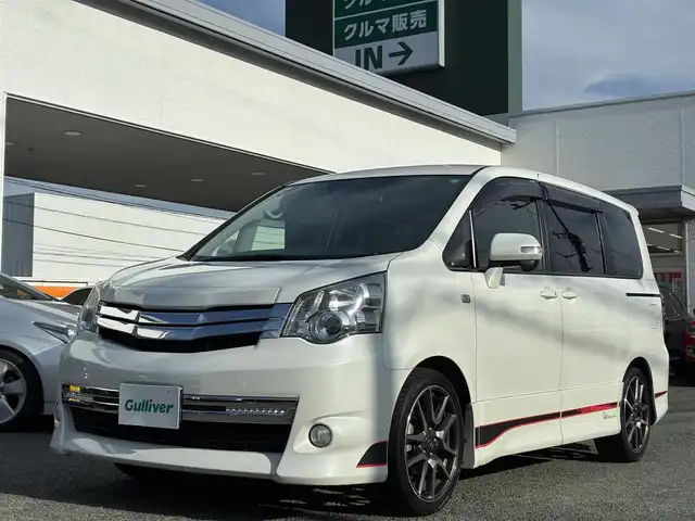 トヨタ ノア Si G’s 熊本県 2013(平25)年 7.8万km ホワイトパールクリスタルシャイン ワンオーナー/純正ナビ（NSZT-W62G）/【フルセグTV/Bluetooth/CD/DVD】/バックカメラ/左側パワースライドドア/パドルシフト/ETC/純正18インチAW/オートライト/ウィンカーミラー/革巻きステアリング/ステアリングスイッチ/プッシュスタート/スマートキー/フロアマット/純正ドアバイザー/ABS/盗難防止装置/保証書