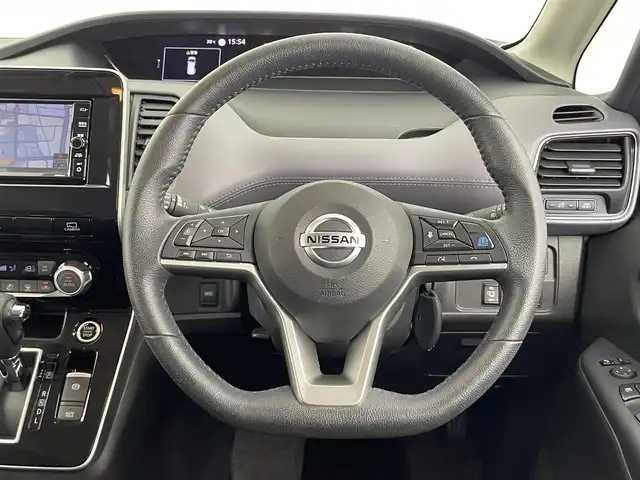 日産 セレナ ハイウェイスター V 大分県 2021(令3)年 2.3万km ブリリアントホワイトパール 純正ナビ/フルセグ/DVD/Bluetooth/アラウンドビューカメラ/エマージェンシーブレーキ/ETC/両側パワスラ/オートLEDライト/前後コーナーセンサー/USB差込口/純正フロアマット/スマートキー