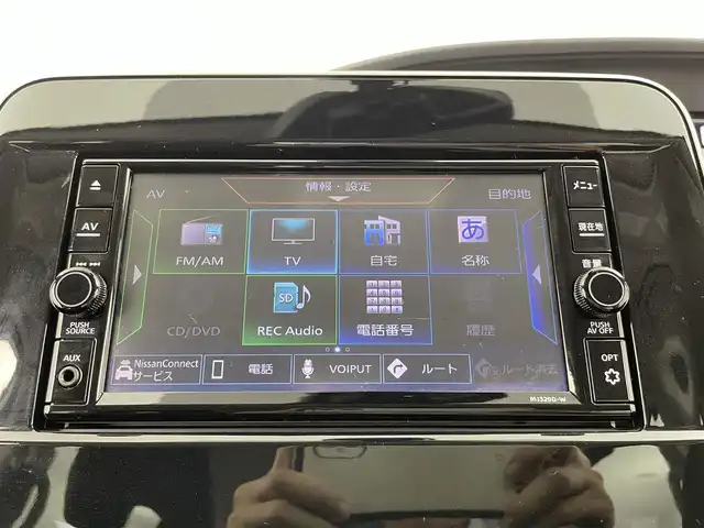 日産 セレナ ハイウェイスター V 大分県 2021(令3)年 2.3万km ブリリアントホワイトパール 純正ナビ/フルセグ/DVD/Bluetooth/アラウンドビューカメラ/エマージェンシーブレーキ/ETC/両側パワスラ/オートLEDライト/前後コーナーセンサー/USB差込口/純正フロアマット/スマートキー