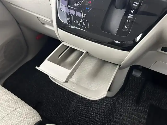 日産 ルークス X 道央・札幌 2023(令5)年 3.1万km ホワイトパール ・4WD/・エマージェンシーブレーキ/・レーンキープアシスト/・コーナーセンサー/・純正ナビ/・ワンセグTV/・CD再生/・Bluetooth/・片側パワースライドドア/・前席シートヒーター/・プッシュスタート/・スマートキー/・アイドリングストップ/・オートマチックハイビーム/・オートライト/・ヘッドライトレベライザー/・オートエアコン/・シートバックテーブル/・横滑り防止装置/・電格ミラー