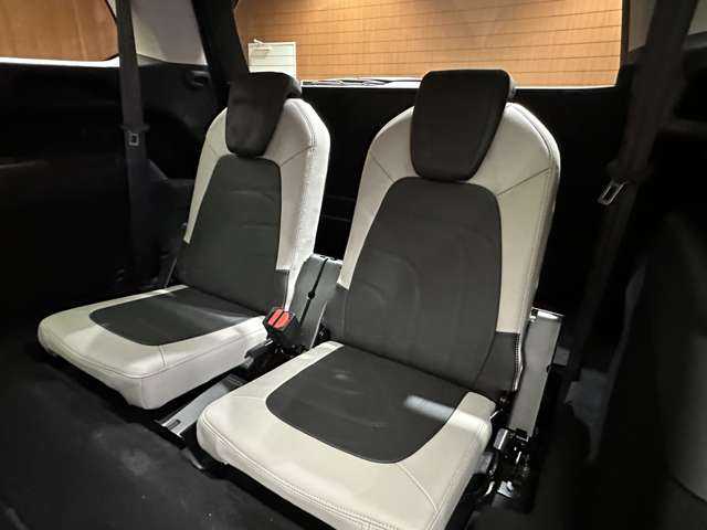 シトロエン グランドＣ４ スペースツアラー シャイン ブルーHDi 千葉県 2018(平30)年 2.7万km サーブル パノラマルーフ　/ＡＣＣ　/ＢＳＭ　/革　/パワーシート　/パーキングアシスト　/ＣａｒＰｌａｙ　/バックカメラ　/衝突軽減Ｂ　/ＰＤＣ　/キセノンヘッドライト　/オートライト　/後席サンシェード　/電動パーキングブレーキ