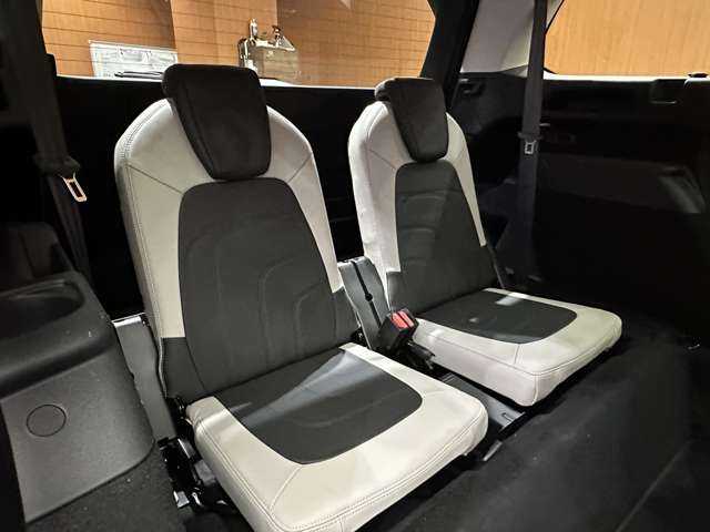 シトロエン グランドＣ４ スペースツアラー シャイン ブルーHDi 千葉県 2018(平30)年 2.7万km サーブル パノラマルーフ　/ＡＣＣ　/ＢＳＭ　/革　/パワーシート　/パーキングアシスト　/ＣａｒＰｌａｙ　/バックカメラ　/衝突軽減Ｂ　/ＰＤＣ　/キセノンヘッドライト　/オートライト　/後席サンシェード　/電動パーキングブレーキ