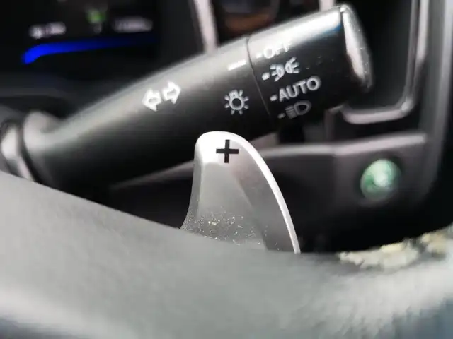 ホンダ シャトル ハイブリッド X 茨城県 2015(平27)年 11.4万km アラバスターシルバーメタリック 純正ナビ/【ラジオ・DISC・USB・iPod・BT・TV・HDMI】/パドルシフト/クルコン/ETC/Bカメラ/前方ドラレコ/ステリモ/スマートキー/プッシュスタート/オートライト/LEDライト/純正フロアマット/純正ホイールカバー/電格ミラー/ウインカーミラー/ドアバイザー