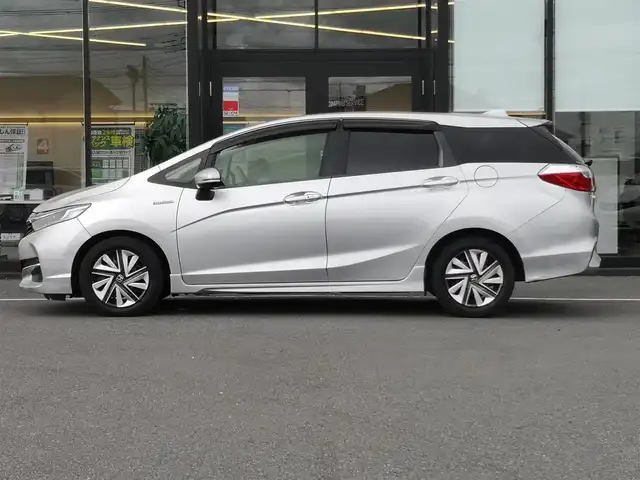 ホンダ シャトル ハイブリッド X 茨城県 2015(平27)年 11.4万km アラバスターシルバーメタリック 純正ナビ/【ラジオ・DISC・USB・iPod・BT・TV・HDMI】/パドルシフト/クルコン/ETC/Bカメラ/前方ドラレコ/ステリモ/スマートキー/プッシュスタート/オートライト/LEDライト/純正フロアマット/純正ホイールカバー/電格ミラー/ウインカーミラー/ドアバイザー