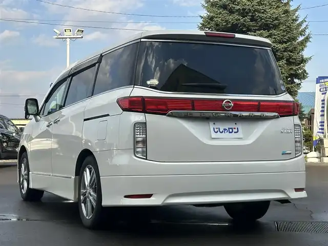 日産 エルグランド 250ハイウェイスター 道北・旭川 2013(平25)年 12.8万km ブリリアントホワイトパール (株)IDOMが運営する【じしゃロン旭川店】の自社ローン専用車両になります。こちらは現金またはオートローンご利用時の価格です。自社ローンご希望の方は別途その旨お申付け下さい/　/・純正ナビ(CD/DVD/BT/SD/フルセグ)/・バックカメラ/・ETC/・ドライブレコーダー/・両側パワースライドドア/・フリップダウンモニター/・電動格納ウィンカーミラー/・プッシュスタート/・スマートキー2個/・フォグランプ/・取扱説明書