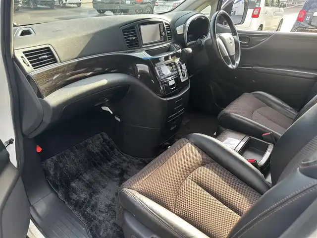 日産 エルグランド 250ハイウェイスター 道北・旭川 2013(平25)年 12.8万km ブリリアントホワイトパール (株)IDOMが運営する【じしゃロン旭川店】の自社ローン専用車両になります。こちらは現金またはオートローンご利用時の価格です。自社ローンご希望の方は別途その旨お申付け下さい/　/・純正ナビ(CD/DVD/BT/SD/フルセグ)/・バックカメラ/・ETC/・ドライブレコーダー/・両側パワースライドドア/・フリップダウンモニター/・電動格納ウィンカーミラー/・プッシュスタート/・スマートキー2個/・フォグランプ/・取扱説明書