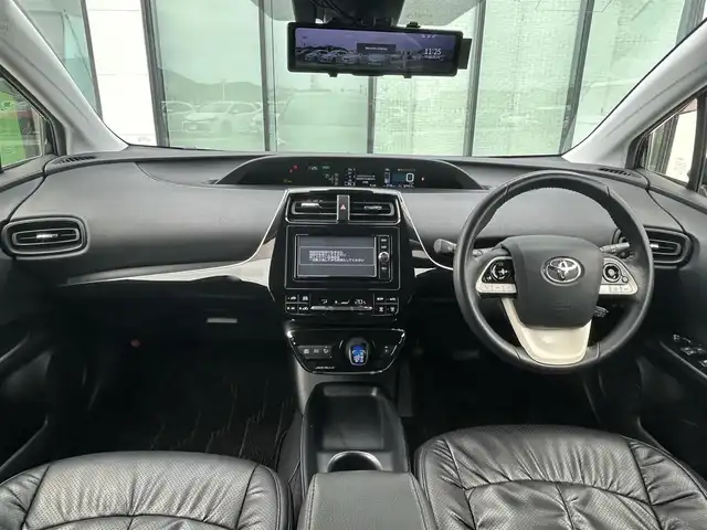 トヨタ プリウス Sセーフティプラス 香川県 2017(平29)年 6.8万km アティチュードブラックマイカ 登録時走行距離：67416km/ディーラー純正SDナビ/　CD DVD BT フルセグTV/バックカメラ/ROWENエアロ/　フロントスポイラー サイドスカート リアアンダースポイラー/GSpeed17インチアルミホイール/プリクラッシュセーフティシステム/レーンキープアシスト/レーダークルーズコントロール/パーキングアシスト/オートハイビーム/オートライト/LEDヘッドライト/フォグランプ/社外デジタルインナーミラー/ビルトインETC/電動格納ウィンカーミラー/ドアバイザー/純正フロアマット/プッシュスタート/スマートキー