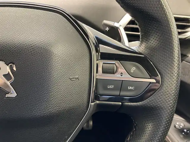 プジョー ３００８ 熊本県 2018(平30)年 4.3万km 緑 Bluetooth/ワイヤレス充電/前後ドライブレコーダー/ETC/バックカメラ/パーキングセンサー/プッシュスタート/スマートキー/電動リアゲート/インテリジェントハイビーム/レーンキープアシスト/ブラインドスポットモニター/ディレクショナルヘッドランプ/ヒルディセントコントロール