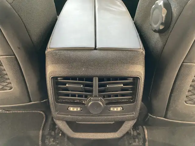 プジョー ３００８ 熊本県 2018(平30)年 4.3万km 緑 Bluetooth/ワイヤレス充電/前後ドライブレコーダー/ETC/バックカメラ/パーキングセンサー/プッシュスタート/スマートキー/電動リアゲート/インテリジェントハイビーム/レーンキープアシスト/ブラインドスポットモニター/ディレクショナルヘッドランプ/ヒルディセントコントロール