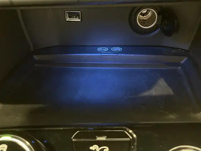 プジョー ３００８ 熊本県 2018(平30)年 4.3万km 緑 Bluetooth/ワイヤレス充電/前後ドライブレコーダー/ETC/バックカメラ/パーキングセンサー/プッシュスタート/スマートキー/電動リアゲート/インテリジェントハイビーム/レーンキープアシスト/ブラインドスポットモニター/ディレクショナルヘッドランプ/ヒルディセントコントロール