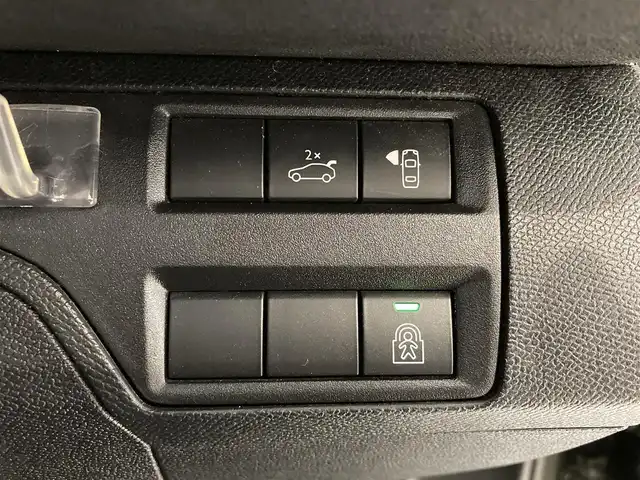 プジョー ３００８ 熊本県 2018(平30)年 4.3万km 緑 Bluetooth/ワイヤレス充電/前後ドライブレコーダー/ETC/バックカメラ/パーキングセンサー/プッシュスタート/スマートキー/電動リアゲート/インテリジェントハイビーム/レーンキープアシスト/ブラインドスポットモニター/ディレクショナルヘッドランプ/ヒルディセントコントロール