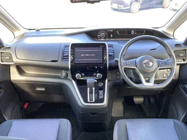 日産 セレナ ハイウェイスター G 佐賀県 2017(平29)年 7.4万km ブリリアントホワイトパール 純正9インチナビ/純正フリップダウンモニター/アラウンドビューモニター/両側パワースライドドア/プロパイロット/エマージェンシーブレーキ/LDW/スマートルームミラー/ETC/ドライブレコーダー/ステアリングリモコン/アイドリングストップ/電動パーキングブレーキ/オートブレーキホールド/プッシュスタート/インテリジェントキー/LEDヘッドライト/フォグライト/純正アルミホイール