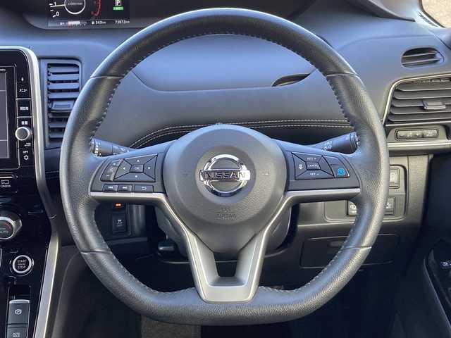 日産 セレナ ハイウェイスター G 佐賀県 2017(平29)年 7.4万km ブリリアントホワイトパール 純正9インチナビ/純正フリップダウンモニター/アラウンドビューモニター/両側パワースライドドア/プロパイロット/エマージェンシーブレーキ/LDW/スマートルームミラー/ETC/ドライブレコーダー/ステアリングリモコン/アイドリングストップ/電動パーキングブレーキ/オートブレーキホールド/プッシュスタート/インテリジェントキー/LEDヘッドライト/フォグライト/純正アルミホイール